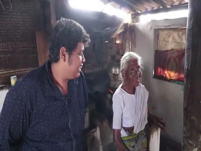 80-year-old Granny sells Idly for Rs.1 in Tamil Nadu