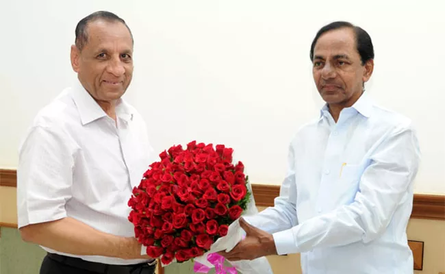 KCR Farewell To Governor ESL Narasimhan  - Sakshi