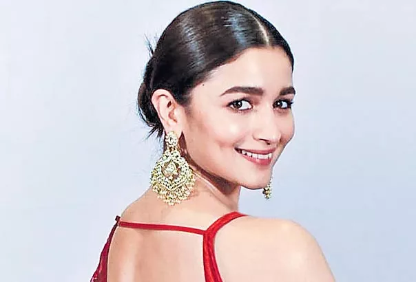 Alia Bhatt Nominated For Most Inspiring Asian Woman At People Choice Awards 2019 - Sakshi