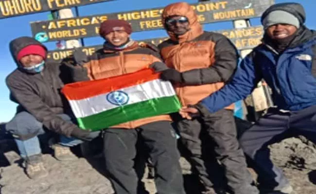 Visakha District Young Man Climbs Mount Kilimanjaro - Sakshi