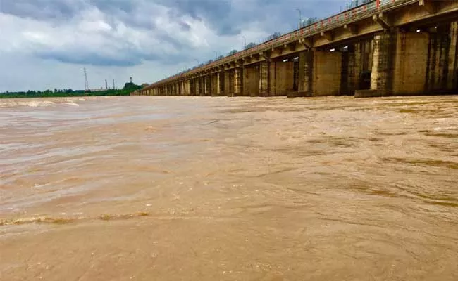 Increasing Flood In Godavari River  - Sakshi