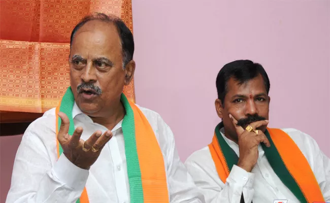 Revuri Prakash Reddy Slams KCR In Warangal - Sakshi