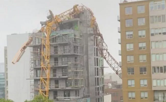 Huge Crane Collapses By Dorian Hurricane In Canada - Sakshi