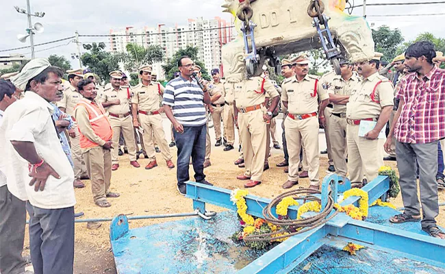 Special Advanced Hooks Use For Ganesh Nimajjanam Hyderabad - Sakshi