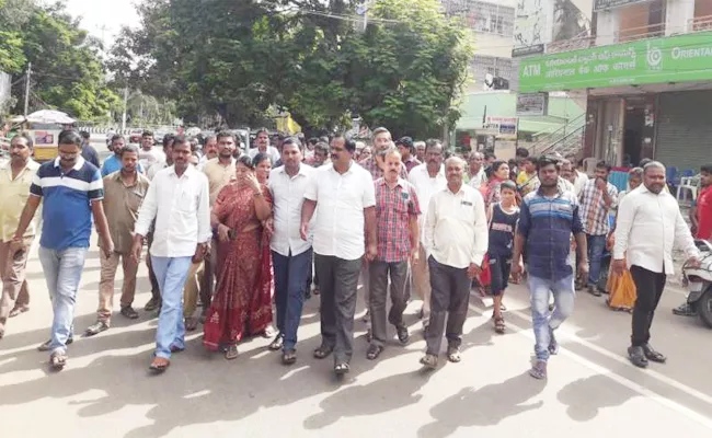 TDP Activists Conflicts on Shops Removed - Sakshi