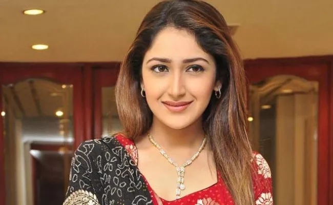 Sayesha Saigal Says Language Nothing Problem In  Film Industry - Sakshi