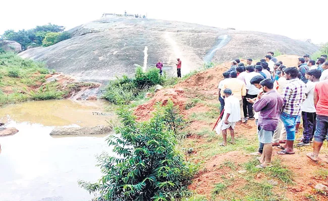 Brother And Sister Drowned In Toopran;Medak Dist - Sakshi