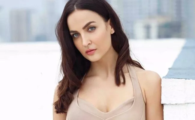 Directors Wanted To Sleep With Me Says Elli AvrRam - Sakshi