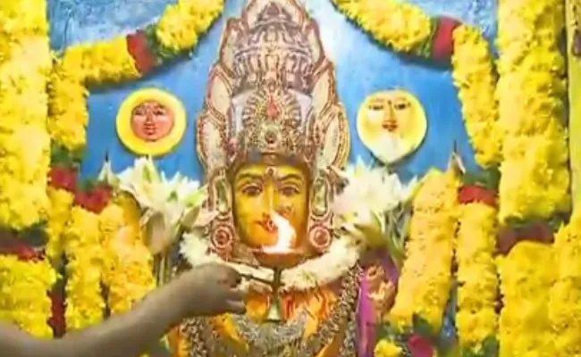 Sarannavaratri Celebrations at Vijayawada - Sakshi