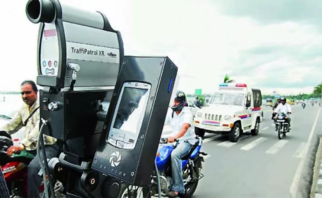 Using Speed Guns Penalties Are Being Imposed On NH-44 - Sakshi