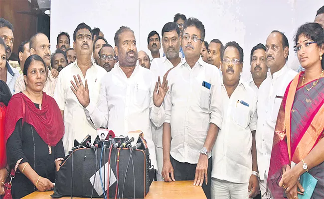 Pensioners JAC Gives Support To RTC Workers Strike - Sakshi