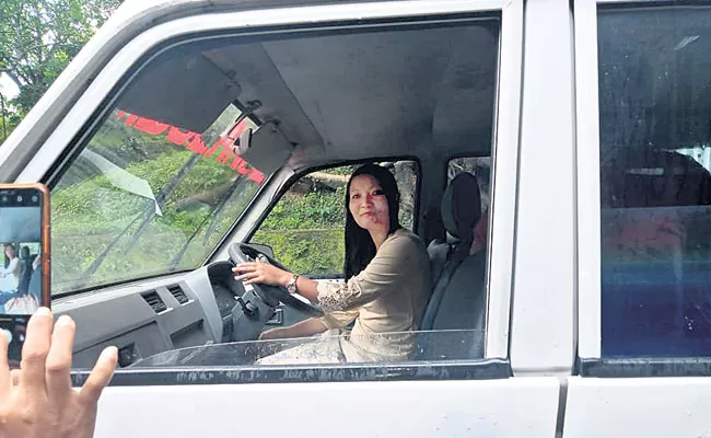 Meghalaya Woman Doctor Drove Ambulance To Help Pregnant Woman - Sakshi