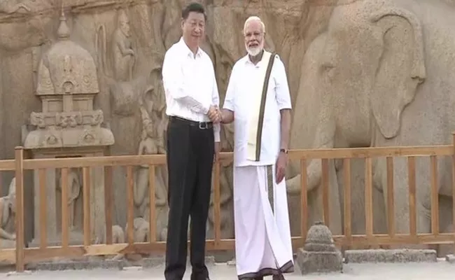 PM Narendra Modi Dons Traditional Ware For Xi Jinping Meet - Sakshi