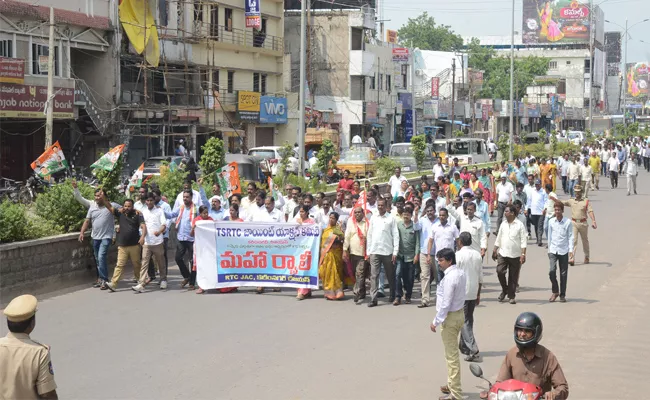 Parties And Public Unions Are Supports To The RTC Strike In Karimnagar - Sakshi