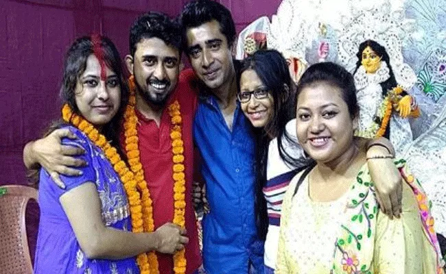 Facebook Friends Met For the First Time Got Married in 4 Hours - Sakshi