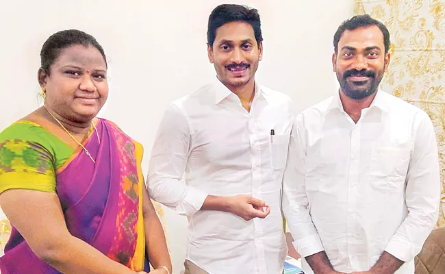 Araku MP Goddetti Madhavi Invites CM YS Jagan For Her Marriage - Sakshi