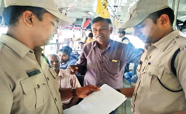 TS RTC Distribute Ticket Issuing Machines to Private Conductors - Sakshi