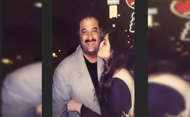 Janhvi Kapoor Shares A Throwback Picture Of Parents - Sakshi