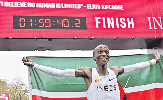 Kipchoge Becomes First Runner To Finish Marathon Under 2 Hours - Sakshi