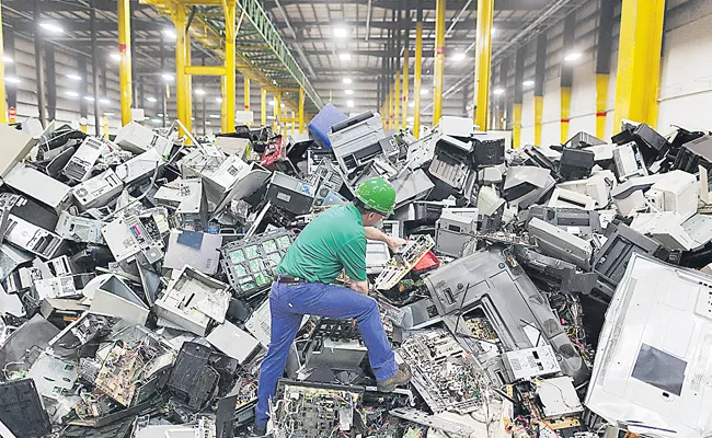 Nation Celebrates E Waste Day On Plastic Ban - Sakshi