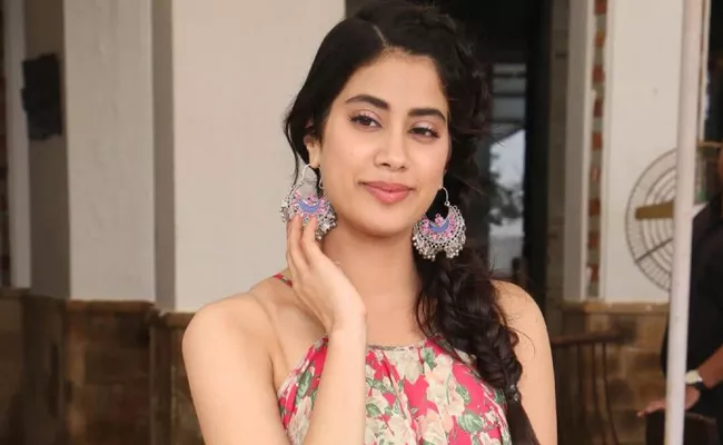 Janhvi Kapoor cooks mouth watering veg biryani for Ishaan katter - Sakshi