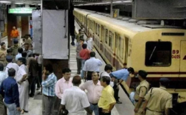 Kolkata Metro Services Affected After Man Attempts Suicide - Sakshi