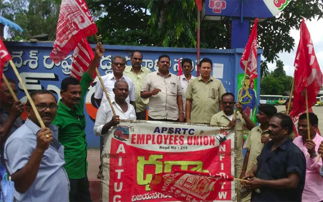 APSRTC Unions Are Supports To Telangana RTC Strikes Labours In Vizianagaram - Sakshi