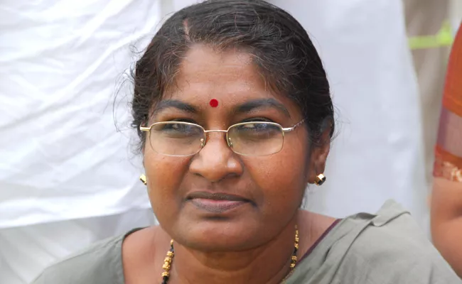 Former MLC Sharada Dies Of Heart Attack At Ramantapur - Sakshi