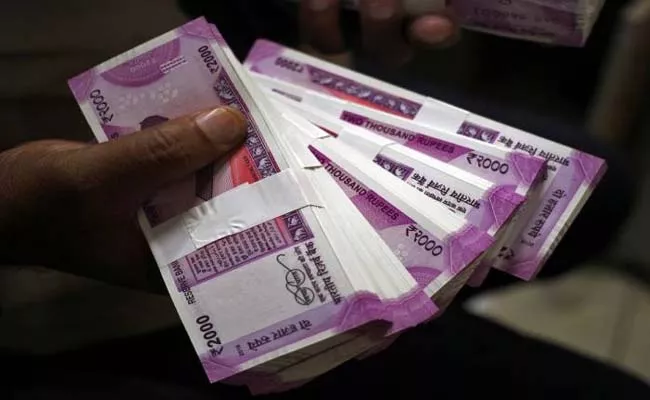 Not a single Rs 2,000 note printed in FY20 so far: Report - Sakshi