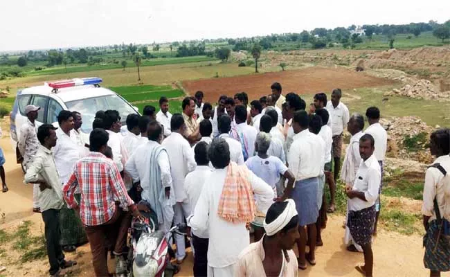 Farmers Blocked Construction of Muchonipalem Reservoir - Sakshi