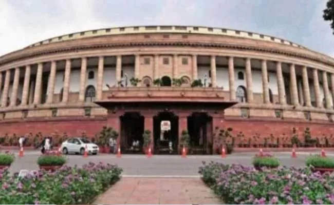 Central Government Fire On 27 Ex MPs For Not Vacate Official Bungalows - Sakshi