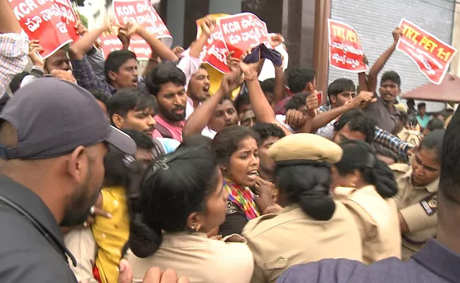 TRT PET Aspirants Protest At Pragathi Bhavan Demands For Posting - Sakshi