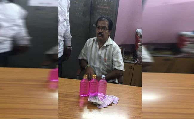 ACB Officers Arrested A Junior Assistant While Corrupting In Vijayawada - Sakshi