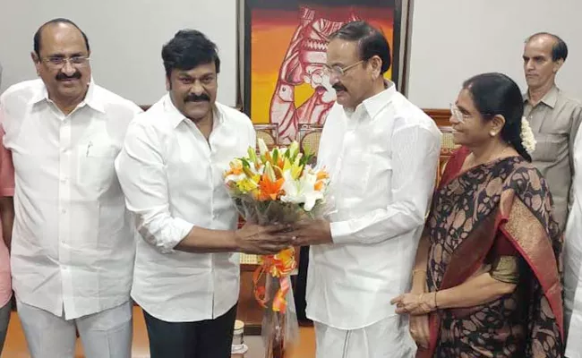 Venkaiah Naidu Praises Sye Raa Narasimha Reddy Movie After Watching - Sakshi