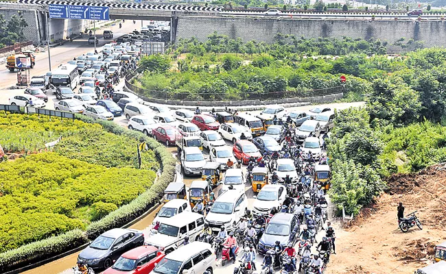 Traffic Jam in ORR Service Road Hyderabad - Sakshi