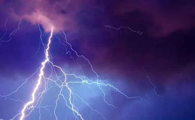 Two People Died Of Thunderbolts In warangal - Sakshi