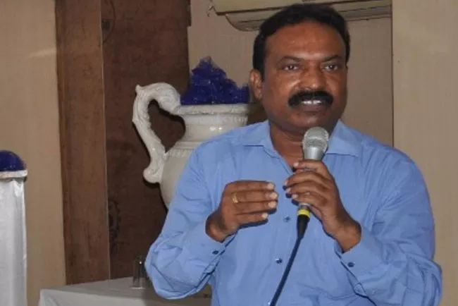 Telangana Nayee Brahmin Ikya Vedika Supports TSRTC Strike - Sakshi