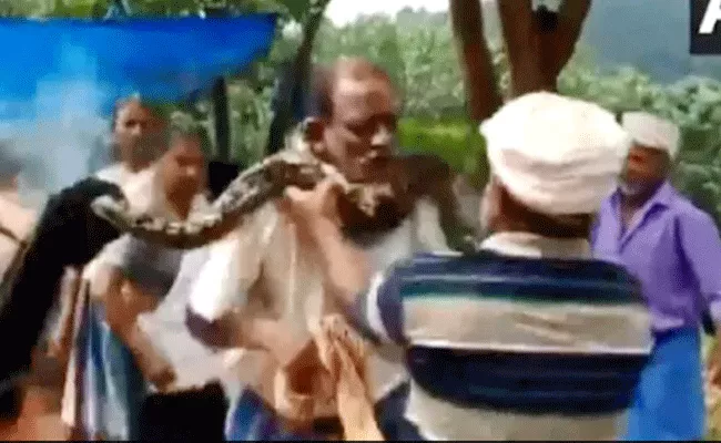 Python Coils Around Kerala Man Neck Rescued By Co Workers - Sakshi