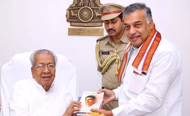 Yarlagadda Laksmmi Prasad Meets Governor Biswa Bhushan In Raj Bhavan - Sakshi