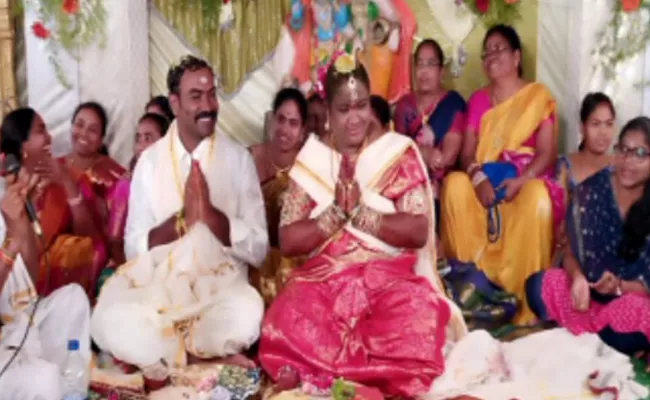 Araku MP Goddeti Madhavi Married Childhood Friend - Sakshi