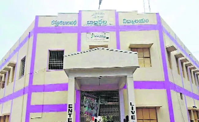 Irregularities In Kasturba Gandhi Balika Vidyalayas Menu In Anantapur  - Sakshi