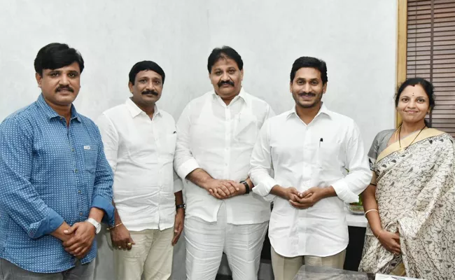 Rachamallu Sivaprasad Reddy Meets YS Jagan Mohan Reddy in Camp Office - Sakshi