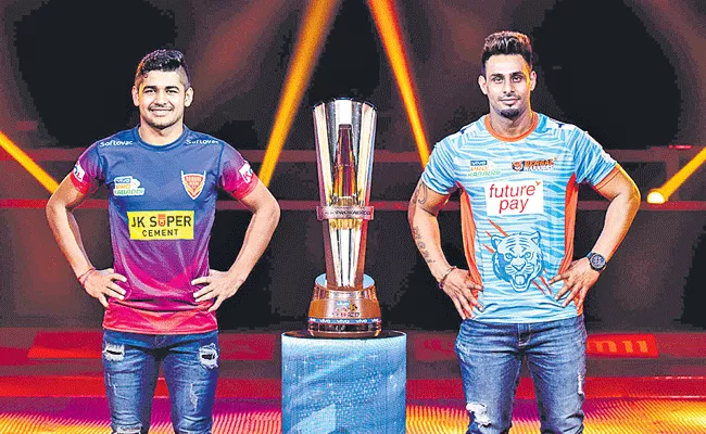 Dabang Delhi To Face Bengal Warriors For Pro Kabaddi Title - Sakshi