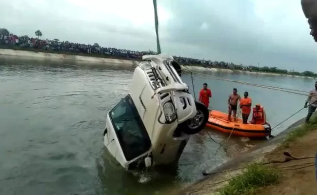 Scorpio extracted from Nagarjuna Sagar Left Canal - Sakshi