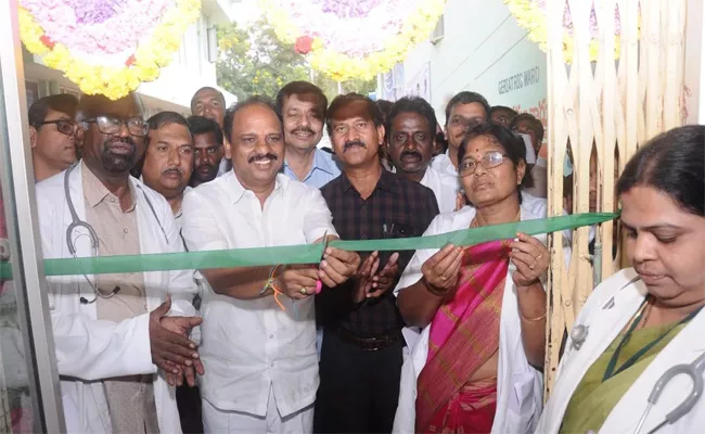 Malagundla Shankar Narayana Opens New Ward In Hindupur Hospital - Sakshi