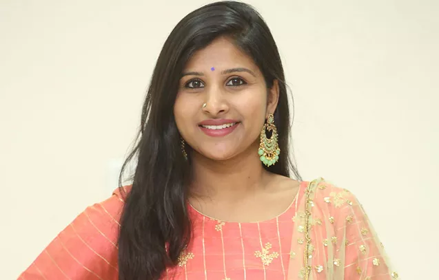 Singer Mangli Is Making Her Movie Debut With Ullala Ullala - Sakshi