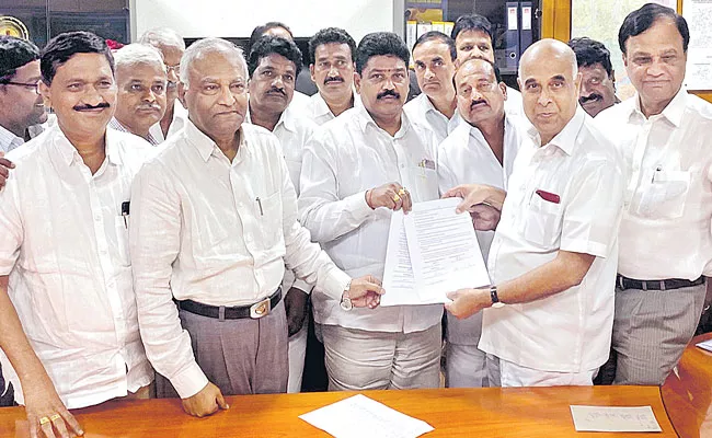 Leaders Of Trade Unions Giving Agreement Letter To Transco CMD Prabhakar Rao - Sakshi