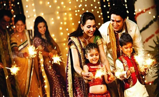 How Do Families Celebrate For Deepawali - Sakshi