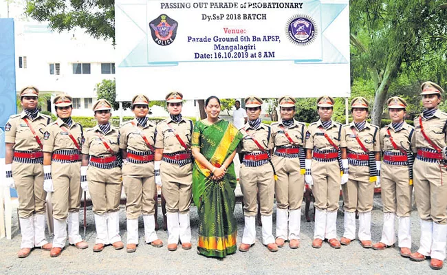 12 Womens In The First DSP Batch Navyandhra - Sakshi