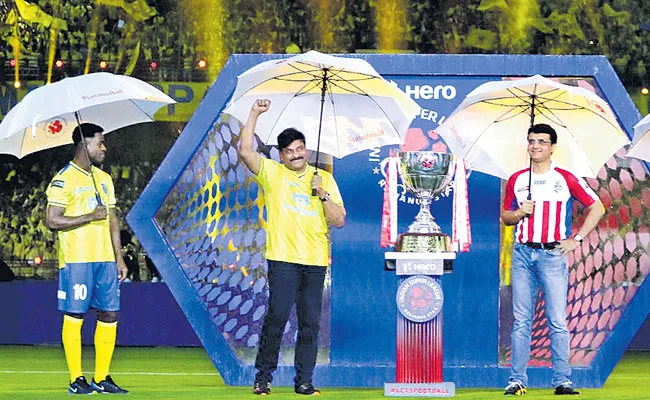  Kerala Blasters Come From Behind To Beat ATK 2-1 In Opener - Sakshi